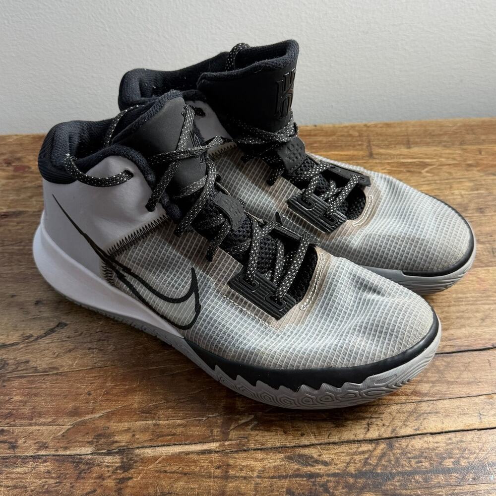 Nike Kyrie Flytrap 4 Grey and white shoes size 9